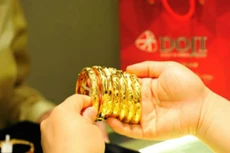 Giá vàng trong nước giảm dè dặt.