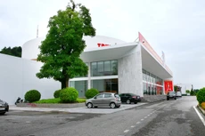 Nhiều đại biểu Quốc hội đề nghị bổ sung quy định về chế tài đối với những cơ quan đầu tư lãng phí, sử dụng trụ sở không đúng mục đích. Ảnh: Lê Tiên