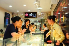 Giá vàng tăng đầu ngày cùng với đôla Mỹ.