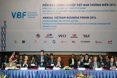 Tại Diễn đàn Doanh nghiệp Việt Nam năm 2016, Thủ tướng Chính phủ Nguyễn Xuân Phúc kêu gọi cộng đồng doanh nghiệp chủ động tham gia sâu hơn vào quá trình cơ cấu lại nền kinh tế. Ảnh: Đức Trung