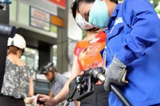 Bộ Tài chính không đồng tình với quan điểm cho rằng thuế đang chiếm hơn một nửa giá xăng dầu.