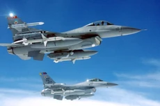 Nhiều nghị sĩ Mỹ hối thúc chính quyền có biện pháp quân sự cứng rắn hơn ở Syria. Ảnh: USAF