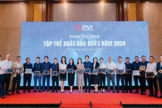 Bảo hiểm PVI khen thưởng các tập thể đạt thành tích xuất sắc