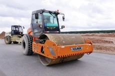 Một số gói thầu xây lắp được đấu thầu rộng rãi qua mạng nhưng số lượng nhà thầu tham dự còn ít, tính cạnh tranh chưa cao. Ảnh: Tiên Giang