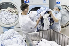 Thông tư số 45/2015/TT-BYT về trang phục y tế chỉ quy định về kiểu dáng và màu sắc theo từng chức danh mà không quy định thông số cụ thể từng loại vải. Ảnh minh họa: TL st