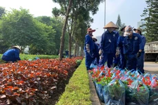 Nhiều địa phương chưa hoàn tất lựa chọn nhà thầu chỉnh trang đô thị đón Tết Nguyên đán Giáp Thìn 2024. Ảnh: Nhã Chi