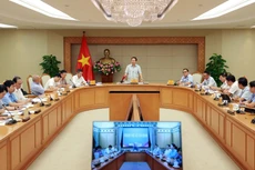 Phó Thủ tướng Trần Hồng Hà chủ trì cuộc họp rà soát, cho ý kiến hoàn thiện Dự thảo Nghị định về điện mặt trời mái nhà tự sản, tự tiêu. Ảnh: Minh Khôi