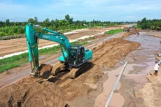 Trong tháng 7/2024, các địa phương có mỏ phải hoàn thành thủ tục để khai thác cát cung ứng cho các dự án giao thông trọng điểm khu vực phía Nam, bảo đảm đáp ứng tiến độ thi công. Ảnh: Lê Tiên