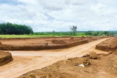 Khu tái định cư Hải Thái (Gio Linh, Quảng Trị) mới thi công đạt khoảng 40% khối lượng. Ảnh: Hà Minh