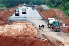 Một trong những điểm nghẽn về mặt bằng cao tốc Bắc - Nam qua Quảng Trị chưa được khai thông. Ảnh: Hà Minh