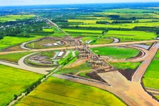 Phó Thủ tướng Lê Minh Khái yêu cầu đẩy nhanh các dự án động lực, trọng điểm, có tính lan tỏa, liên kết để thúc đẩy phát triển vùng Đồng bằng sông Cửu Long. Ảnh: Lê Tiên