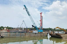 Khối lượng thực hiện trung bình của 5 gói thầu xây lắp thuộc Dự án Xây dựng đường trục trung tâm TP. Biên Hòa (Đồng Nai) mới đạt khoảng 13%. Ảnh: Như Nguyệt