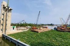 Khối lượng thi công cống âu Nguyễn Tấn Thành đạt khoảng 80% khối lượng hợp đồng. Ảnh: Như Nguyệt