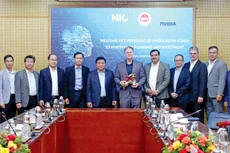 Phó Chủ tịch Tập đoàn NVIDIA Keith Strier thăm Trung tâm Đổi mới sáng tạo quốc gia tại Khu công nghệ cao Hòa Lạc (Hà Nội). Ảnh: Trương Gia