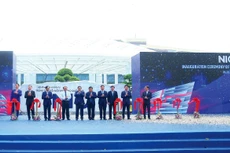 Thủ tướng Phạm Minh Chính cùng Bộ trưởng Bộ Kế hoạch và Đầu tư Nguyễn Chí Dũng và lãnh đạo một số bộ, ngành khai trương Trung tâm Đổi mới sáng tạo Quốc gia (cơ sở Hòa Lạc), với mục tiêu tạo môi trường nghiên cứu, làm việc cho các nhân sự tài năng, góp sức phát triển đất nước. Ảnh: Lê Tiên