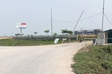 Điểm đấu nối tại Km1+240/phải tuyến đường BOT cầu Thái Hà để làm đường công vụ thi công Dự án ĐT.495B (Hà Nam). Ảnh: Bích Thảo