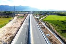 Dự án cao tốc Cam Lâm - Vĩnh Hảo thực hiện theo phương thức PPP dự kiến hoàn thành trước mốc 30/4/2024. Ảnh: Thiện Nhân