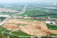 Với việc lựa chọn nhà đầu tư thông qua đấu thầu, Hà Nội có thể giảm gánh nặng hàng nghìn tỷ đồng giải phóng mặt bằng các dự án khu đô thị quy mô lớn. Ảnh: Nhã Chi