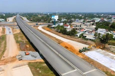 Gói thầu J3 thuộc Dự án Đầu tư xây dựng đường cao tốc Bến Lức - Long Thành đã hoàn thành khoảng 80%. Ảnh: Lê Phan