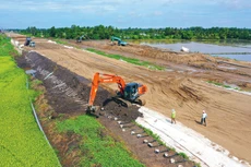 Bộ Kế hoạch và Đầu tư đề xuất sửa đổi Luật Đầu tư công theo hướng đẩy mạnh phân cấp, phân quyền, đơn giản hóa hơn nữa trình tự, thủ tục, tháo gỡ triệt để các khó khăn, vướng mắc. Ảnh: Lê Tiên