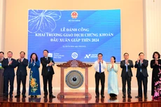 Đánh cồng khai trương giao dịch chứng khoán đầu Xuân Giáp Thìn 2024