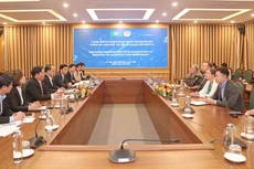 Thứ trưởng Bộ Kế hoạch và Đầu tư Trần Duy Đông tiếp xã giao Phái đoàn Bang Washington (Hoa Kỳ) sáng 9/4/2023. Ảnh: NIC