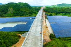 Nguồn công việc cho các doanh nghiệp ngành giao thông được đánh giá còn rất lớn khi nhiều dự án sẽ đạt cao điểm về sản lượng trong năm 2024. Ảnh: Chí Hùng
