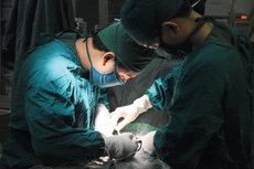 Gói thầu mua sắm tập trung vật tư y tế can thiệp mạch vành, não, tim năm 2023 cho các cơ sở y tế công lập trên địa bàn tỉnh Quảng Nam có giá 138,595 tỷ đồng. Ảnh minh họa: Tường Lâm