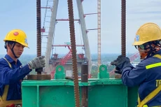 Một số gói thầu yêu cầu số lượng công nhân kỹ thuật quá mức cần thiết kèm theo bằng cấp, chứng chỉ… tại mục tiêu chuẩn đánh giá về kỹ thuật của hồ sơ mời thầu. Ảnh minh họa: Trần Chiến