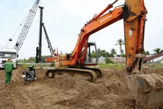 Gói thầu CW2 Xây dựng phần đường dẫn, các nút giao 2 đầu cầu thuộc Dự án thành phần 1A đường Vành đai 3 TP.HCM mới thi công đạt 8,93% khối lượng theo hợp đồng. Ảnh: Song Lê