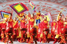 Lịch sử hàng ngàn năm đấu tranh dựng nước và giữ nước của dân tộc ta là lịch sử của “Vua tôi đồng lòng, anh em hòa thuận, cả nước góp sức”; lịch sử của một nền văn hiến lâu đời, hào kiệt không bao giờ thiếu