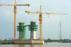 Việc Chính phủ quyết tâm đẩy mạnh giải ngân vốn đầu tư công để thúc đẩy tăng trưởng sẽ giúp nhiều doanh nghiệp xây lắp ghi nhận kết quả tích cực năm 2024. Ảnh: Lê Tiên