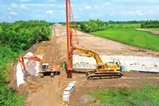 Việt Nam có nhiều triển vọng cải thiện tốc độ tăng trưởng thông qua việc thúc đẩy đầu tư công, tiêu dùng, du lịch, đẩy mạnh chuyển đổi xanh… Ảnh: Lê Tiên