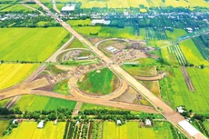 Đoạn giao giữa cao tốc Bắc - Nam phía Đông đoạn Cần Thơ - Hậu Giang - Cà Mau với cao tốc Châu Đốc - Cần Thơ - Sóc Trăng. Ảnh: Lê Tiên