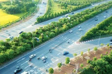 Việc sửa đổi, bổ sung một số quy định tại các nghị định liên quan tới thi hành Luật PPP sẽ tháo gỡ vướng mắc thực tiễn, tạo điều kiện thu hút vốn tư nhân đầu tư vào phát triển kết cấu hạ tầng. Ảnh: Lê Tiên