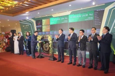 Ngành chứng khoán đặt quyết tâm trong đầu năm 2024, các doanh nghiệp niêm yết sẽ được công bố thông tin một đầu mối, không phải nộp cho các đơn vị như hiện nay. Ảnh: Nhã Chi