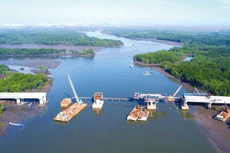 Dự án cao tốc Bến Lức - Long Thành được tái khởi động đầu năm 2023 và dự kiến hoàn thành cuối quý III/2025. Ảnh: Phạm Tùng
