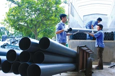 Dự thảo Luật Thuế thu nhập doanh nghiệp quy định áp dụng thuế suất 17% đối với doanh nghiệp có tổng doanh thu năm từ trên 3 tỷ đồng đến không quá 50 tỷ đồng. Ảnh: Lê Tiên