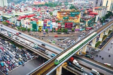 Hà Nội cần ưu tiên đầu tư phát triển hạ tầng kết nối đồng bộ, hiện đại, khai thác mạnh không gian ngầm, đường sắt đô thị cùng các hình thức giao thông công cộng khác. Ảnh: Tiên Tuấn