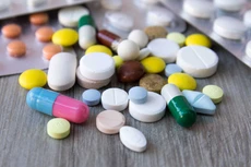 Tháo dần nút thắt để đảm bảo cung ứng thuốc kịp thời 