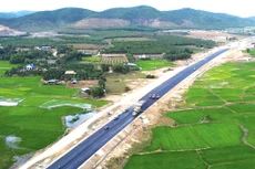 Dự án cao tốc Vân Phong - Nha Trang có tổng chiều dài tuyến 83,35 km, tổng mức đầu tư 11.808,02 tỷ đồng. Ảnh: Lữ Hồ