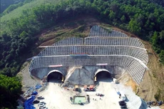 Hầm đường bộ số 3 thuộc Dự án thành phần cao tốc Bắc - Nam đoạn Quảng Ngãi - Hoài Nhơn đang có tiến độ thi công vượt kế hoạch. Ảnh: Hà Minh