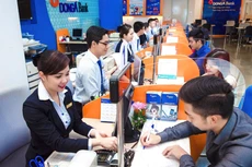 Việc chuyển giao bắt buộc ngân hàng yếu kém có thể gây áp lực lên ngân hàng tiếp nhận trong bối cảnh hệ thống tổ chức tín dụng tiềm ẩn nhiều rủi ro và kinh tế tăng trưởng chậm. Ảnh: Song Lê