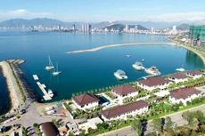 Sự bùng phát của dịch Covid-19 tại Đà Nẵng gây hưởng đến các địa điểm du
lịch khác của Việt Nam, cả phân khúc khách nghỉ dưỡng lẫn phân khúc khách công
vụ. Ảnh: Lê Tiên