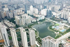 Không chỉ thu hút các nhà đầu tư trong nước, các nhà đầu tư nước ngoài cũng đang dành sự quan tâm đặc biệt với thị trường bất động sản Hà Nội. Ảnh: Lê Tiên.