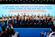 UBND tỉnh Bình Phước trao Quyết định chủ trương đầu tư, Giấy chứng nhận đăng ký đầu tư cho 35 nhà đầu tư thực hiện 46 dự án đã và đang đầu tư trên địa bàn Tỉnh