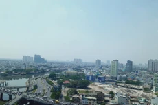 Trong 2 tháng qua, hầu như các doanh nghiệp bất động sản và khách hàng vẫn chưa thể đàm phán với các ngân hàng thương mại về cơ cấu lại nợ, giảm lãi vay, giãn tiến độ trả lãi vay, trả nợ gốc. Ảnh: Ngô Ngãi