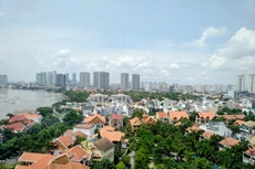 Dù trong cao điểm của dịch bệnh Covid-19 và tình hình kinh tế khó khăn, nhưng giá cả của bất động sản vẫn không giảm như dự đoán của nhiều người. Ảnh: Ngô Ngãi