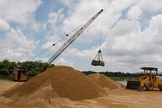 Phó Thủ tướng chỉ đạo "Nơi nào để xảy ra vi phạm kéo dài, gây bức xúc trong dư luận thì kiên quyết xử lý người đứng đầu..." Ảnh: Tường Lâm