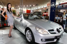 Theo đó, Thông tư này bãi bỏ Khoản 2 Điều 1 Thông tư số 20/2011/TT-BCT quy định bổ sung thủ tục nhập khẩu xe ô tô chở người loại từ 09 chỗ ngồi trở xuống. Ảnh: Tường Lâm